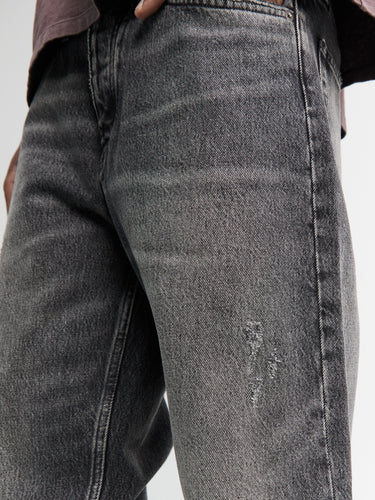 Loose Jeans in New Black Worn