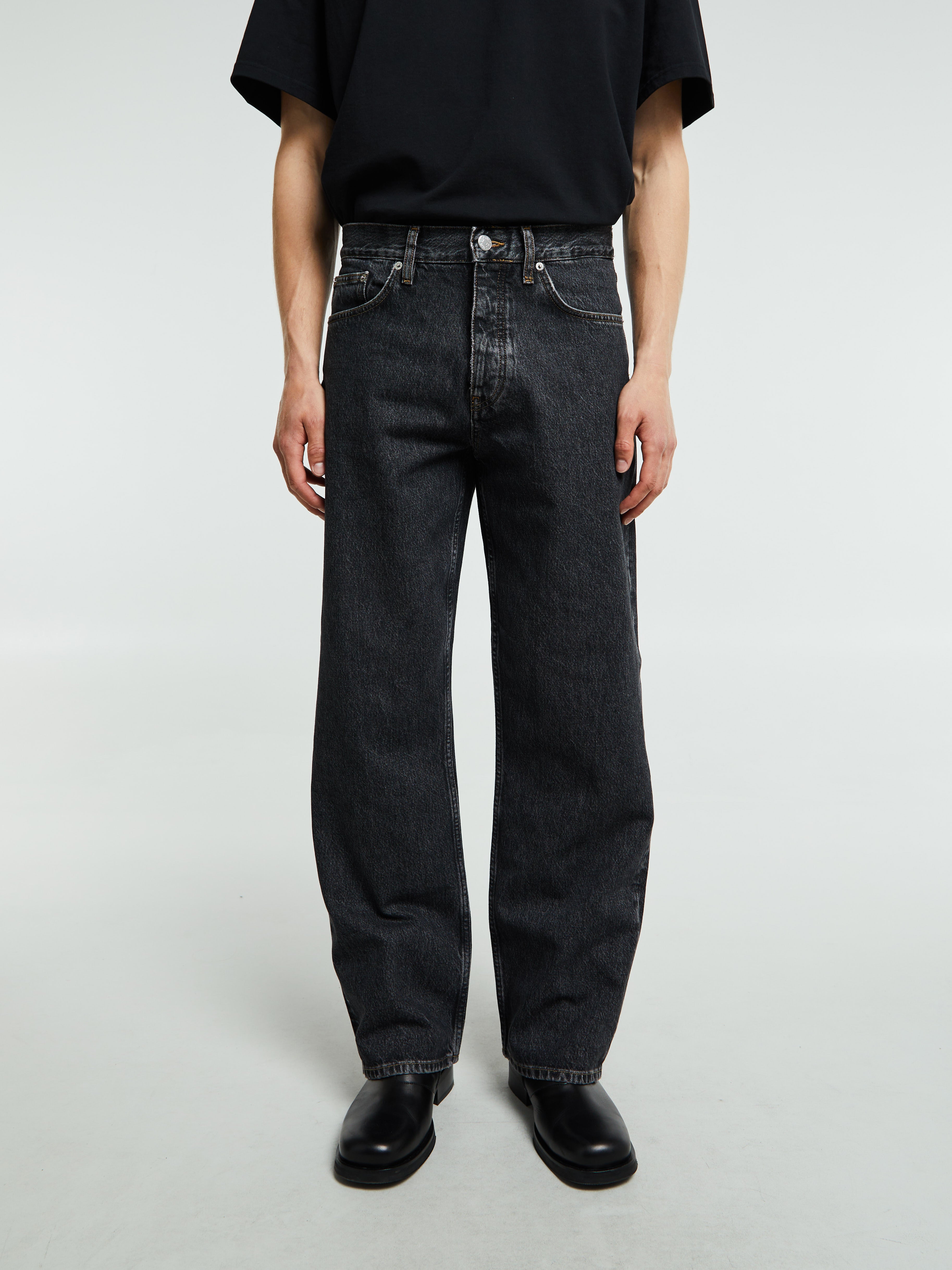 Sunflower - Loose Jeans in Washed Black