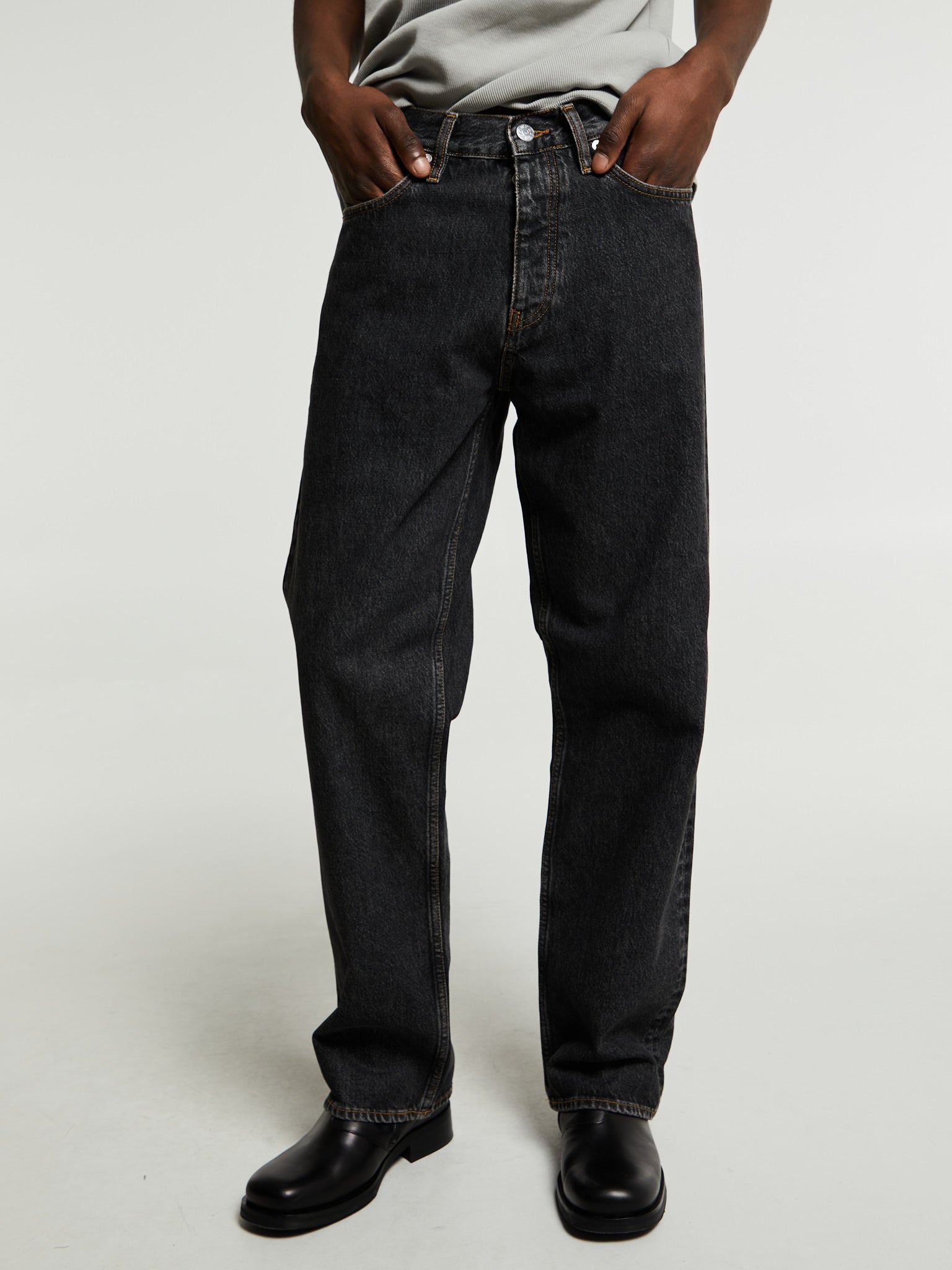 Sunflower - Loose Jeans in Black Stone