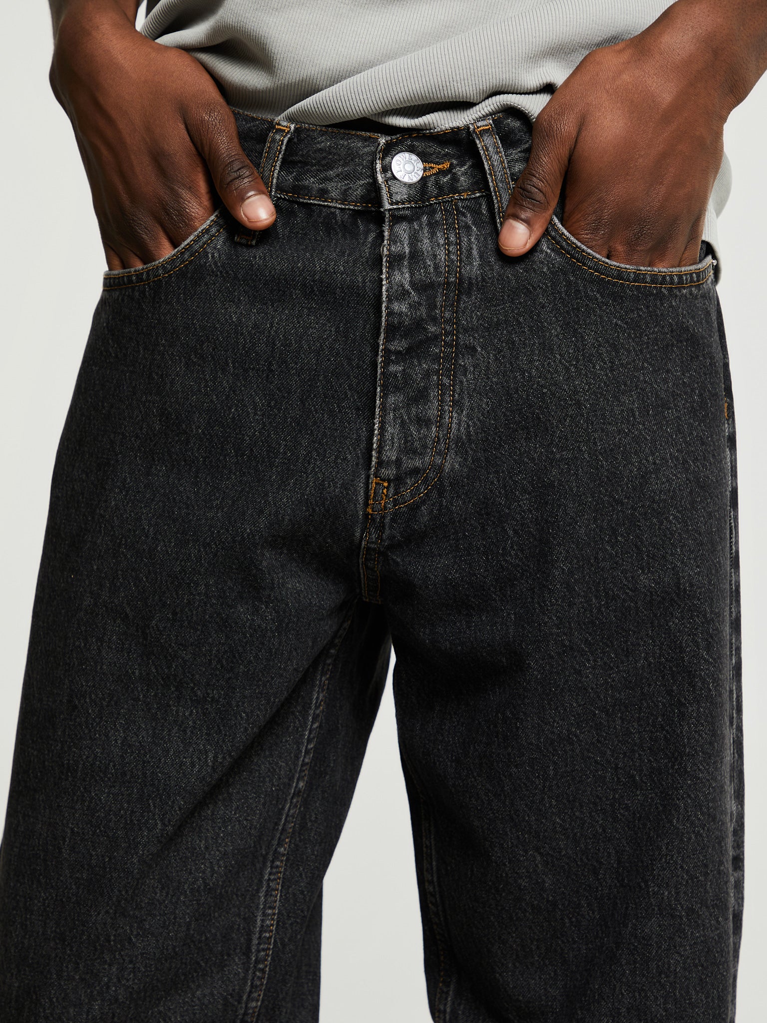 Sunflower - Loose Jeans in Black Stone