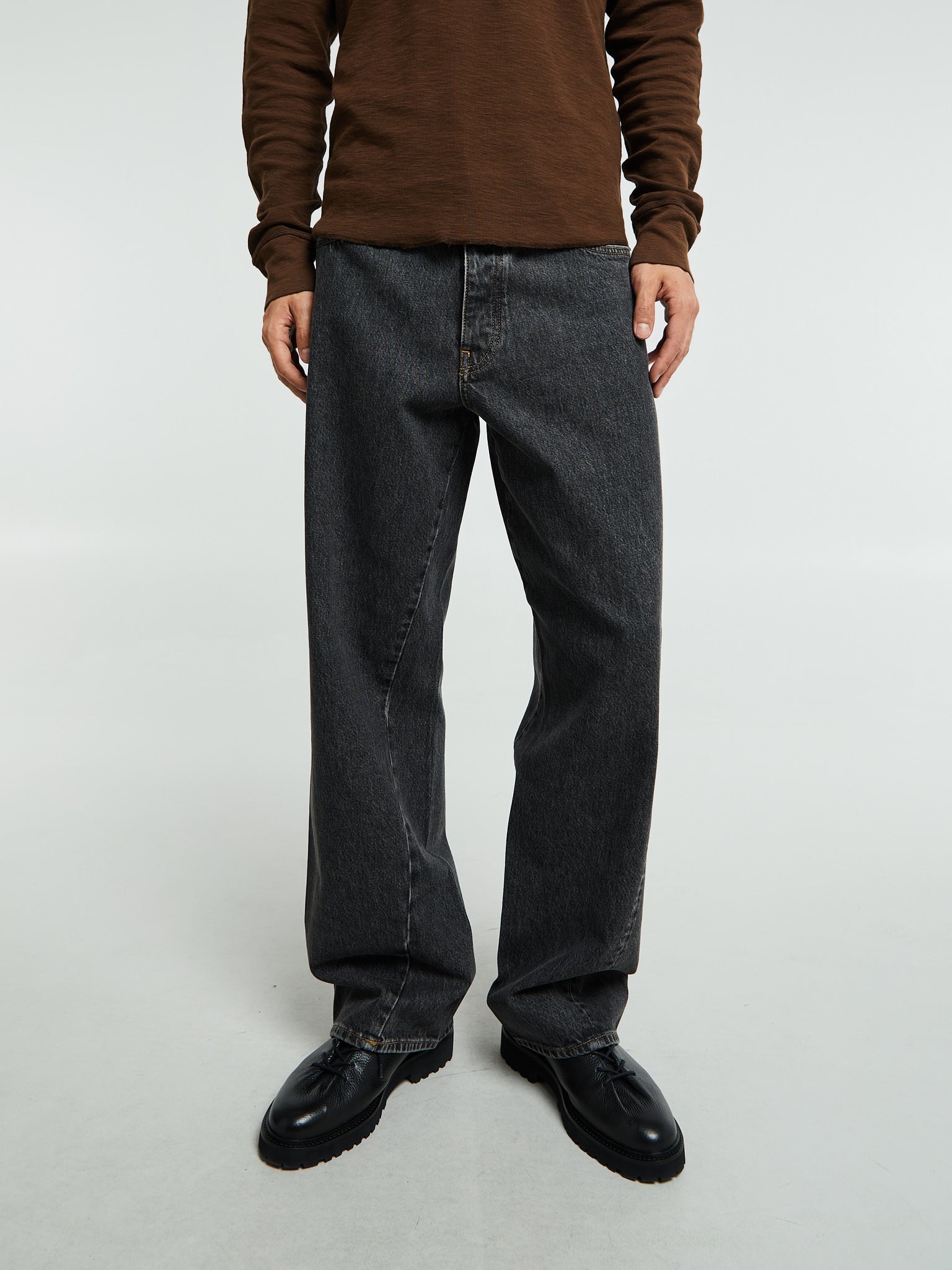 Wide Twist Jeans in Black Stone