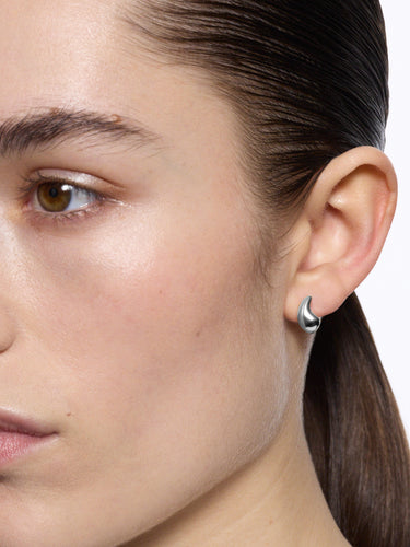 Maria Black - Sagene Trail Huggie Earring in Silver