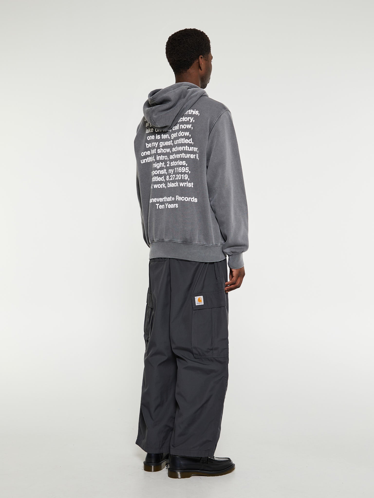 thisisneverthat - Ten Years Records Hoodie in Charcoal – stoy