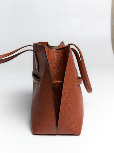TOTEME - Graind Leather Lounge Tote Bag in Sienna
