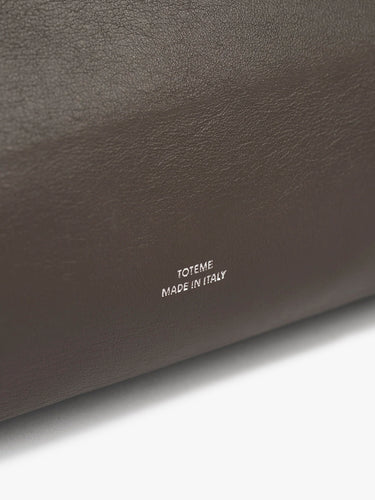 TOTEME - Roam Leather Tote Bag in Brown