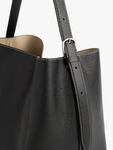 TOTEME - Medium Belted Grained-Leather Tote in Black