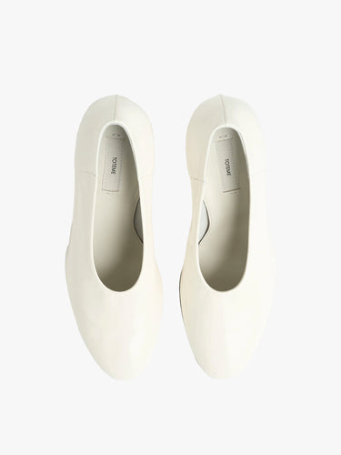TOTEME - Slip Naplack Pumps in Off-White