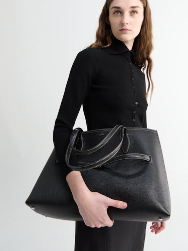 Toteme - Graind Leather Lounge Tote Bag in Black