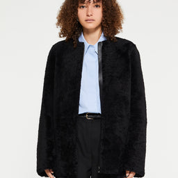 TOTEME - Zipped Teddy Shearling Jacket in Black