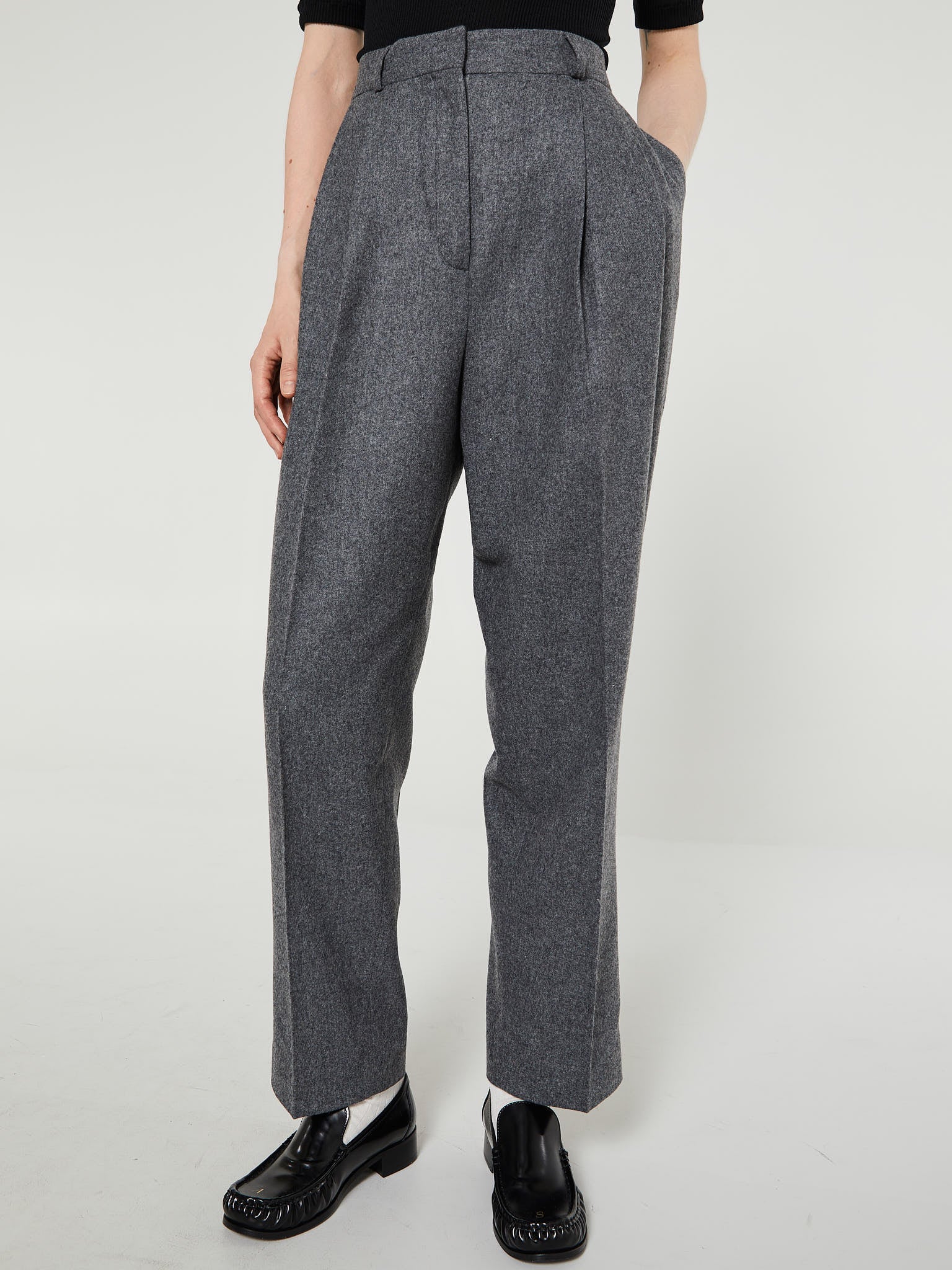 TOTEME - Double-Pleated Tailored Trousers in Grey Melange