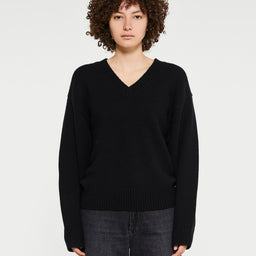 TOTEME - V-Neck Wool Cashmere Knit in Black