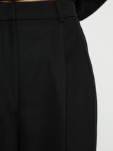 TOTEME - Double-Pleated Cropped Trousers in Black