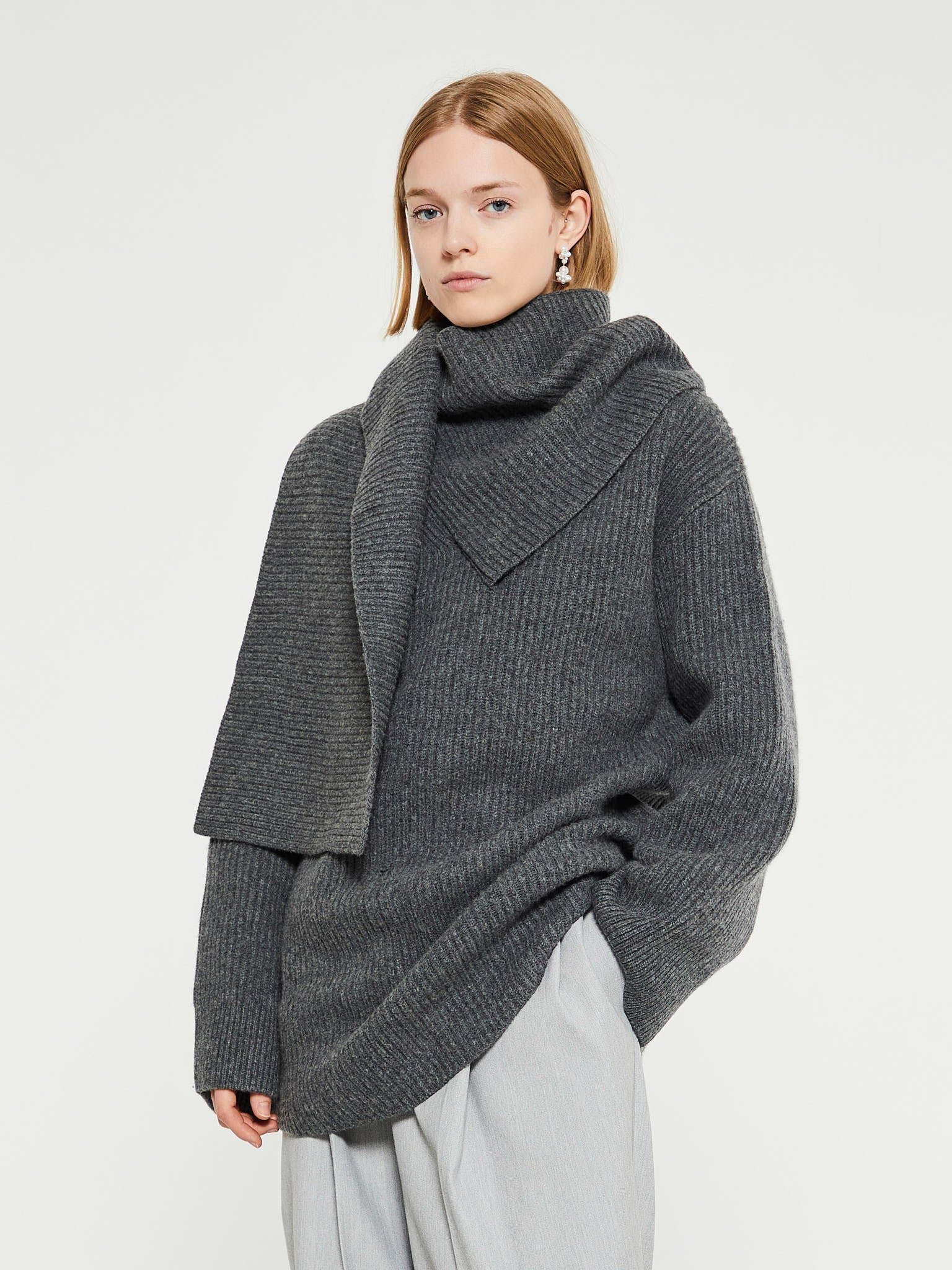 TOTEME - Long Scarf Knit in Dark Grey Melange