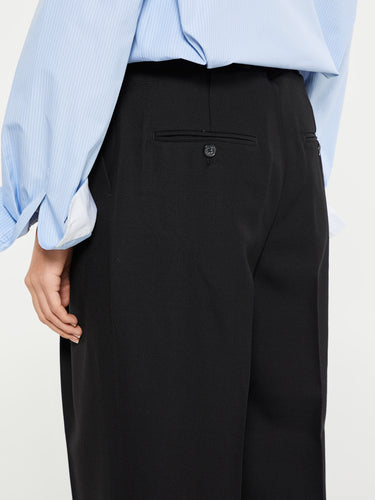 TOTEME - Double-Pleated Tailored Trousers in Black