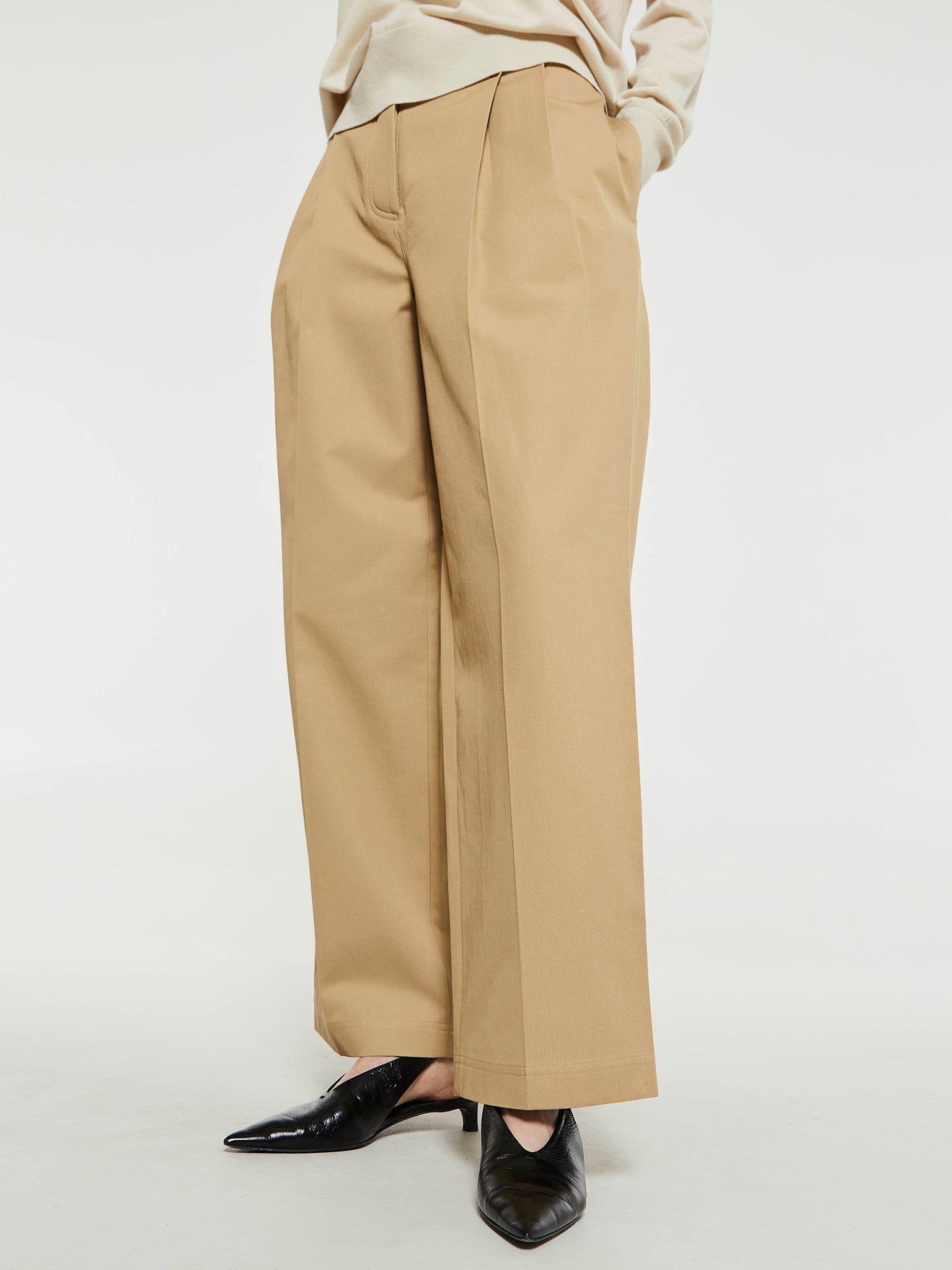 TOTEME - Relaxed Chino Trousers in Desert