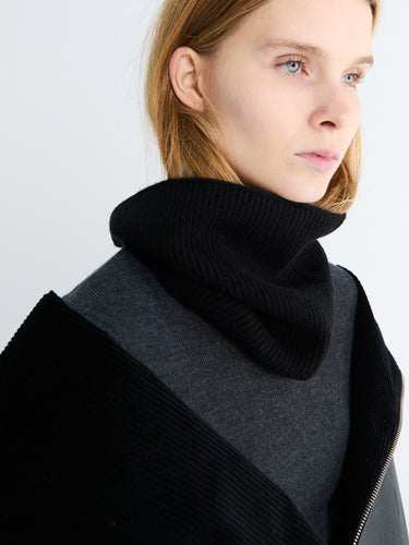 Toteme - Cashmere Neck Warmer in black