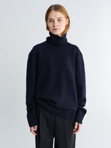 Toteme - Cashmere Turtleneck in Navy