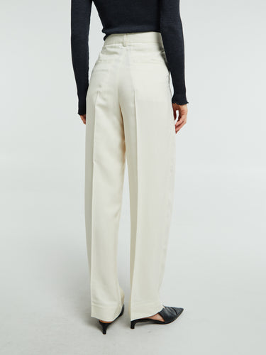 TOTEME - Double-Pleat Fluid Trousers in Ecru