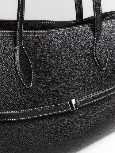 TOTEME - Graind Leather Lounge Tote Bag in Black