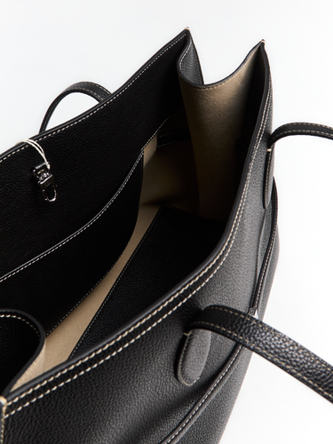 TOTEME - Graind Leather Lounge Tote Bag in Black