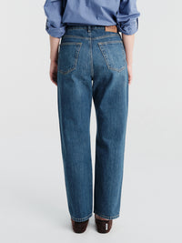 Aiayu - Collin Midwaist Relaxed Jeans in Worn Blue