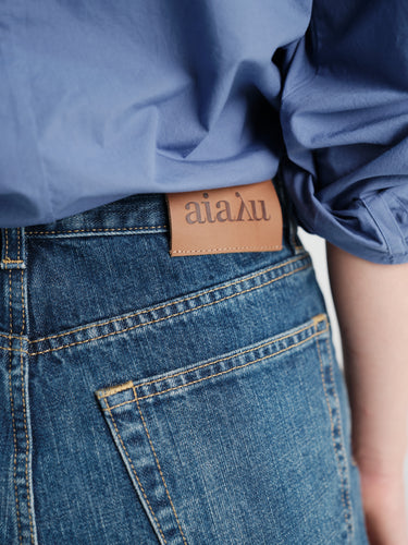 Aiayu - Collin Midwaist Relaxed Jeans in Worn Blue