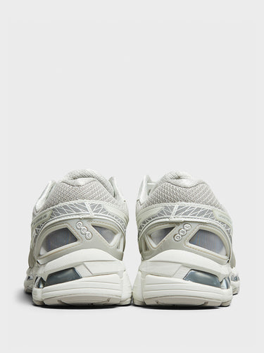 Asics - ASICS SportStyle x Unaffected GEL-Kayano 20 Sneakers in Cream and Lake Grey