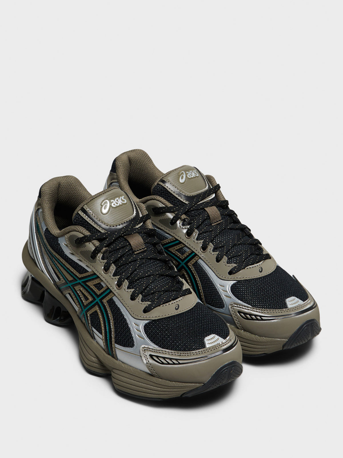 Asics - Gel-Kinetic Fluent Sneakers in Black and Dark Taupe