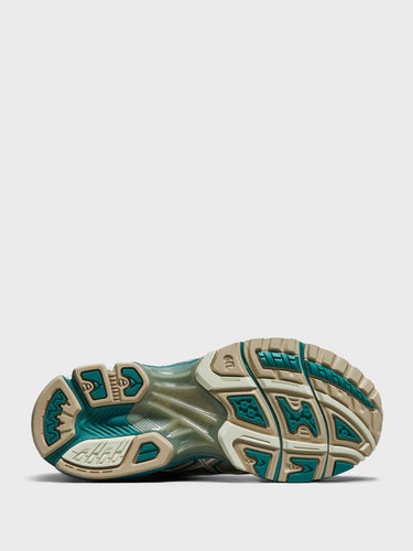 Asics - Gel-Nimbus 10.1 Sneakers in White and Rainy Lake