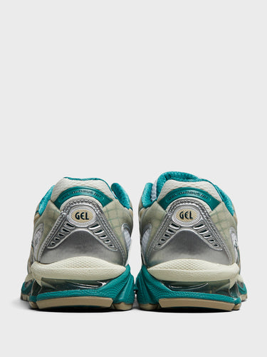 Asics - Gel-Nimbus 10.1 Sneakers in White and Rainy Lake