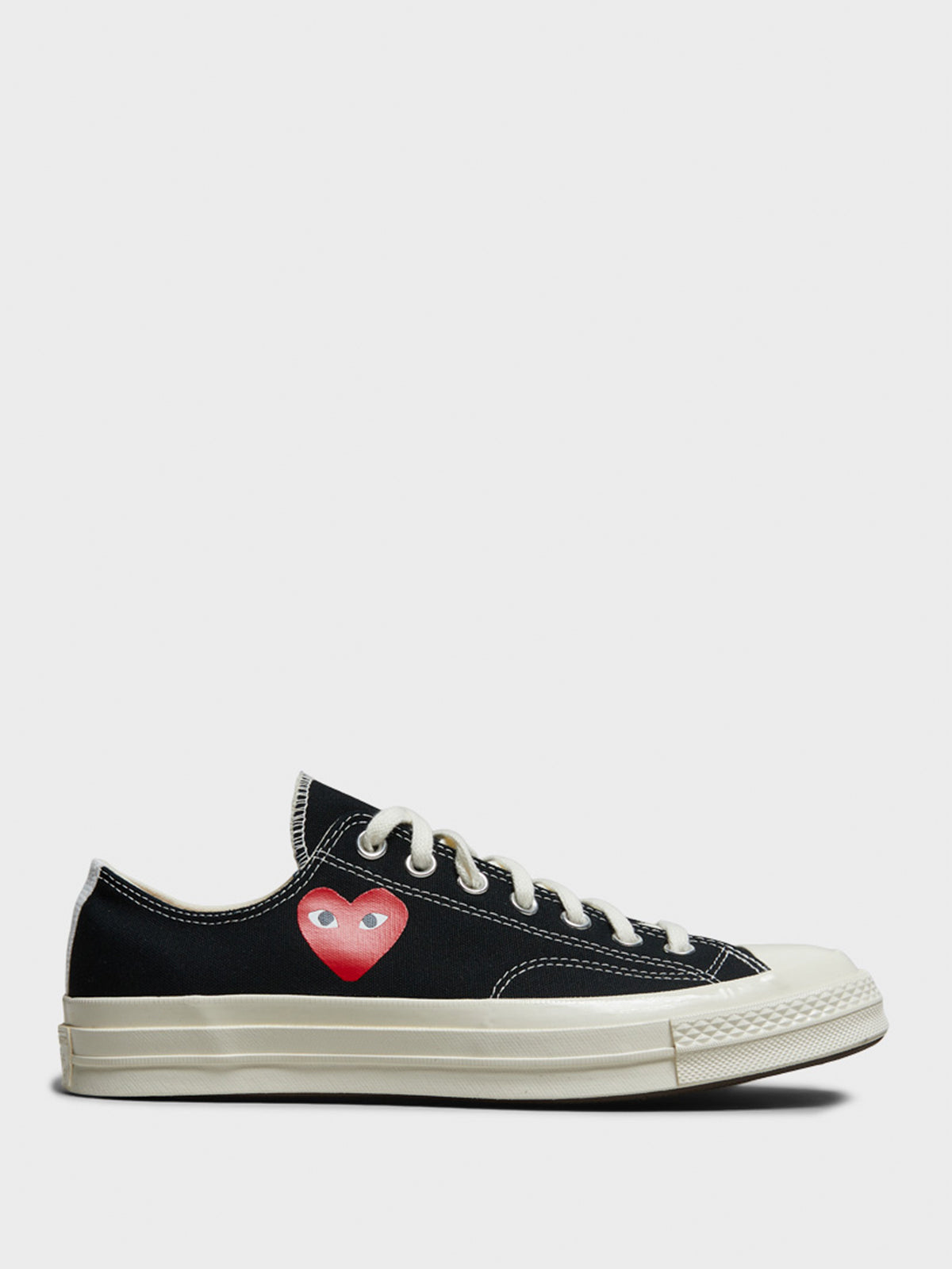 Comme des Garçons PLAY - Small Red Heart Low Top Sneakers in Black