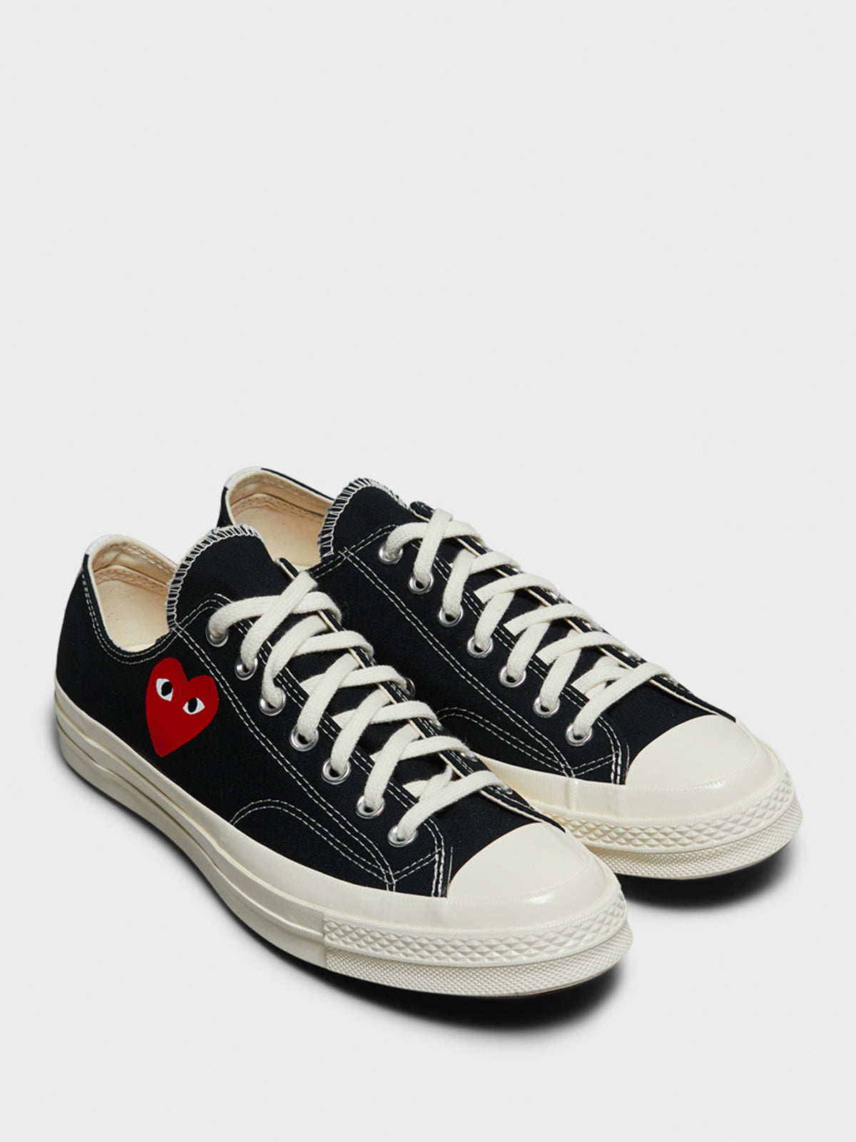 Comme des Garçons PLAY - Small Red Heart Low Top Sneakers in Black