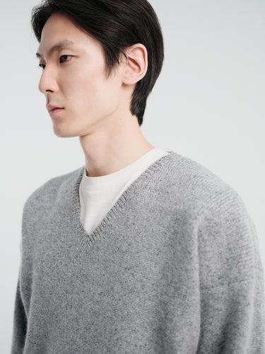 Horses - Tweed V-Neck Pullover in Cloudy