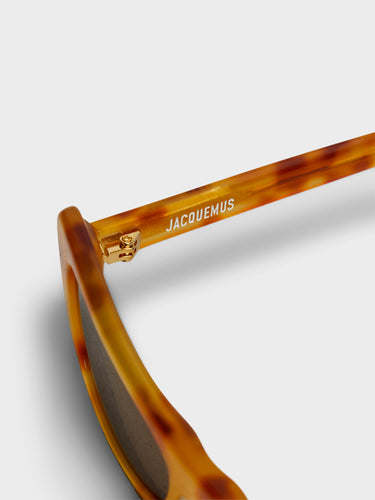 Jacquemus Eyewear - Capri Sunglasses in Beige, Gold and Brown