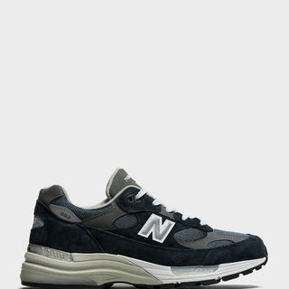 New Balance - New Balance Made in USA 992 Sneakers in Navy