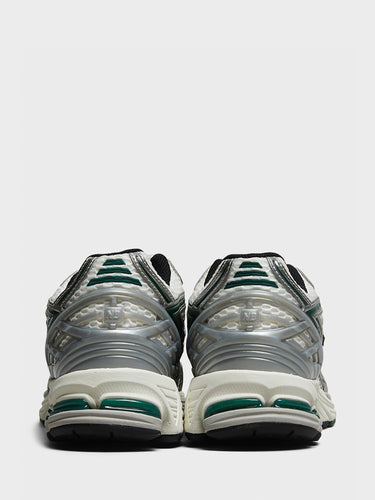 New Balance - M1906REU Sneakers in Silver Metallic and Nightwatch Green