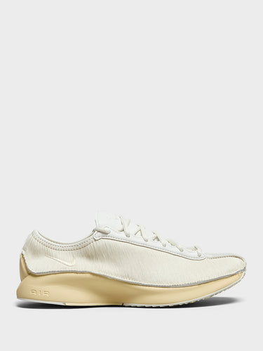 Nike - W Nike Air Superfly LX Sneakers in Sail, Soft Yellow and Muslin