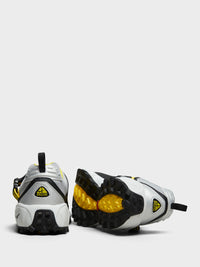 Nike - ACG Phassad Sneakers in Black, Yellow Zest and Metallic Silver
