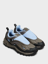 Nike - ACG Phassad Sneakers in Cave Stone, Aluminium and Black