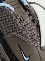 Nike - ACG Phassad Sneakers in Cave Stone, Aluminium and Black