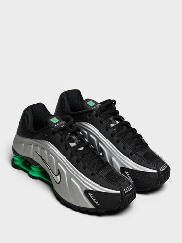 Nike - Shox R4 Sneakers in Metallic Silver, Metallic Silver and Black