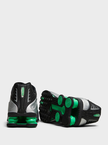 Nike - Shox R4 Sneakers in Metallic Silver, Metallic Silver and Black