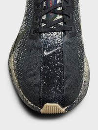 Nike - Pegasus Plus Sneakers in Black, Anthracite and Volt
