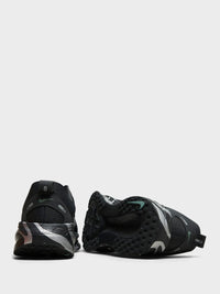 Nike - Vomero 18 Sneakers in Anthracite, Reflect Silver and Cannon