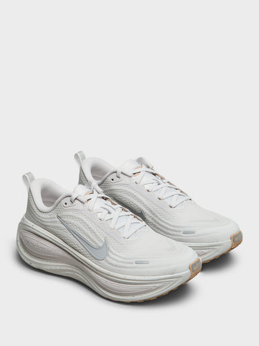 Nike - Vomero Plus Speckle Sneakers in Vast Grey, Wolf Grey, Off White, Hemp, Chrome and Black