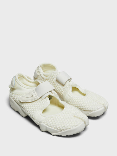 Nike - Air Rift Sneakers in Sail
