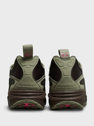 Nike - Air Max SNDR Sneakers in Light Army Pinksicle and Baroque Brown