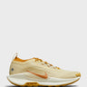 Nike - Pegasus Trail 5 GORE-TEX SP Sneakers in Team Gold/Desert Ochre-Wheat Gold