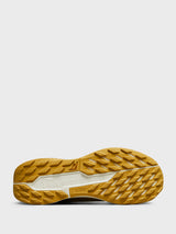 Nike - Pegasus Trail 5 GORE-TEX SP Sneakers in Team Gold/Desert Ochre-Wheat Gold