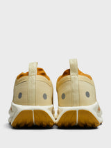 Nike - Pegasus Trail 5 GORE-TEX SP Sneakers in Team Gold/Desert Ochre-Wheat Gold
